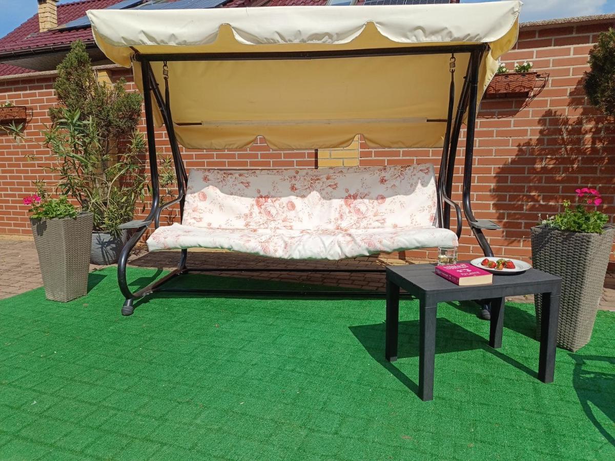 Letnia Willa Jacuzzi & Sauna Дарлово Экстерьер фото